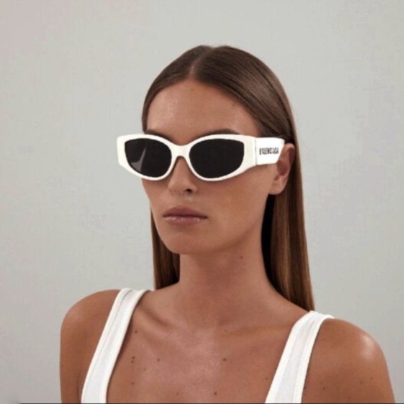 NEW BALENCIAGA BB0258S 003 OVERSIZED WOMEN WHITE SUNGLASSES BALENCIAGA - Picture 1 of 6